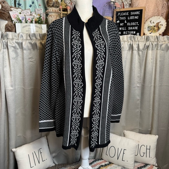 CJ Banks Black and White Zippered Cardigan with Geometric Pattern 1X - Picture 2 of 11